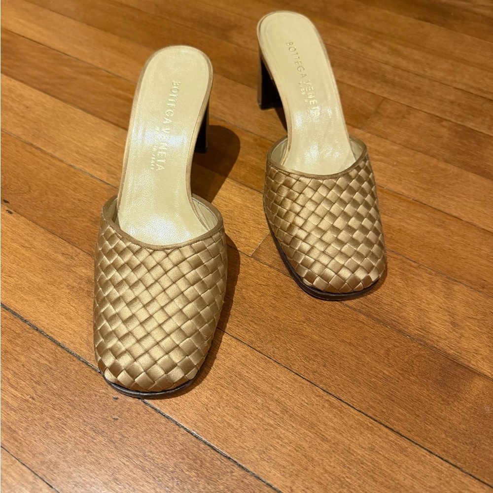 Vintage Bottega Veneta Gold Woven intrecciato Mules